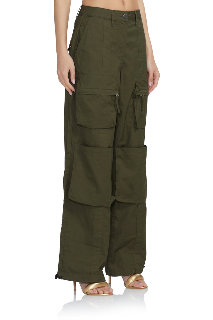 women's low rise wide leg cargo pant in olive night print